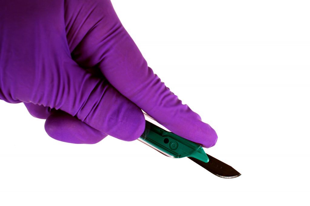 Picture of safety scalpel with clear blade cover, active safety device